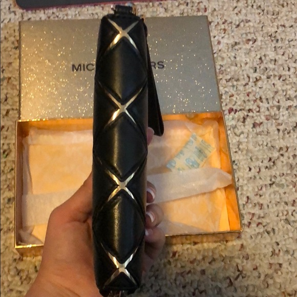 SOLD Michael Kors Jet Set Phone Wallet Gently Used - Picture 6 of 8